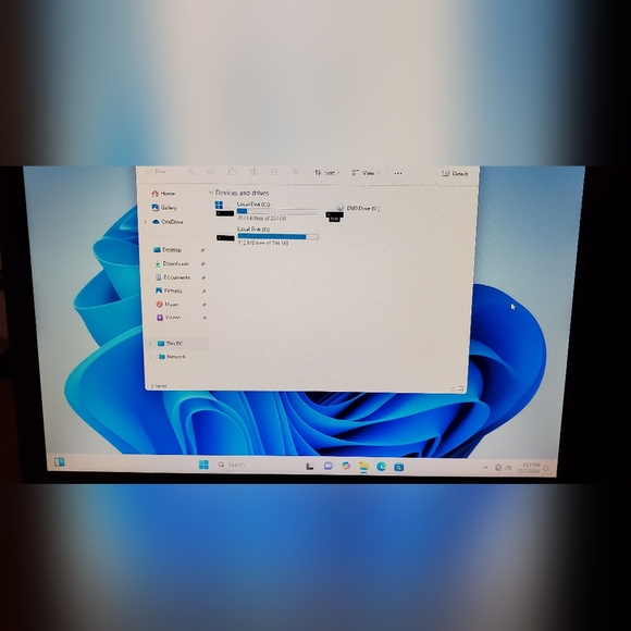Windows 11 Pro Dell Desktop - Picture 4 of 5